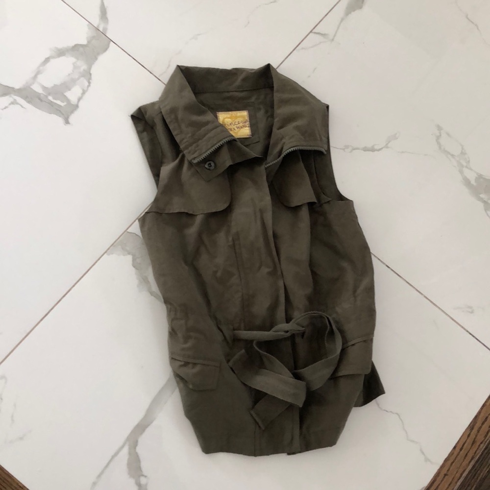 Army color vest size xs like new princess Vera wang